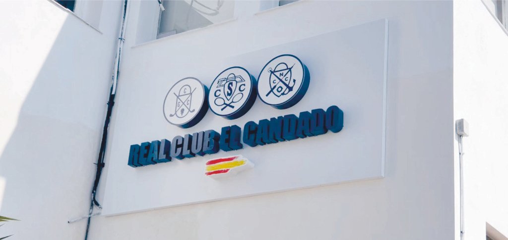Letras corpóreas de exterior en la fachada del Real Club El Candado